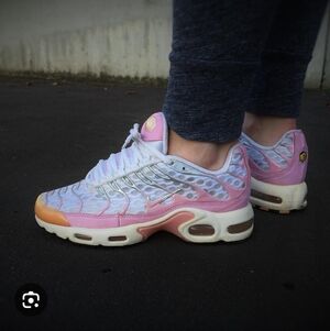 Nike Wmns Air Max Plus Sneakers Size 8.5